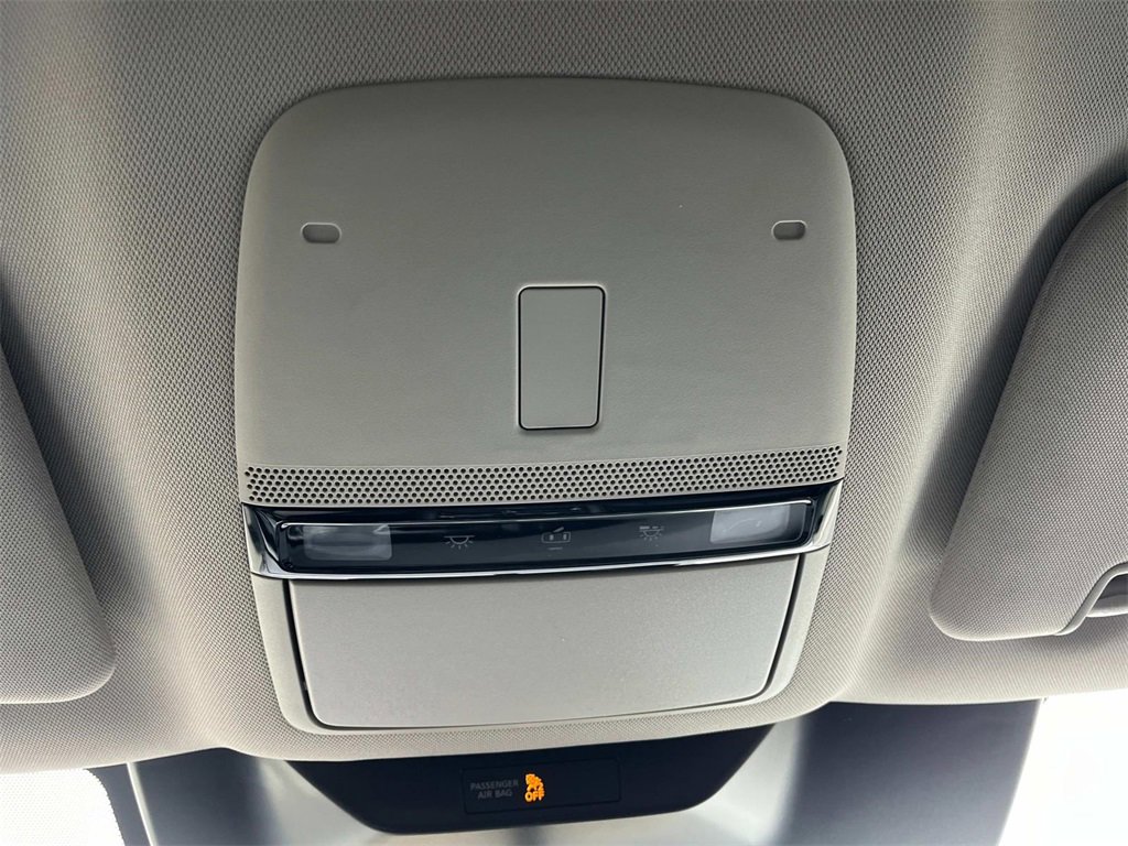 Vehicle image 32 of 33