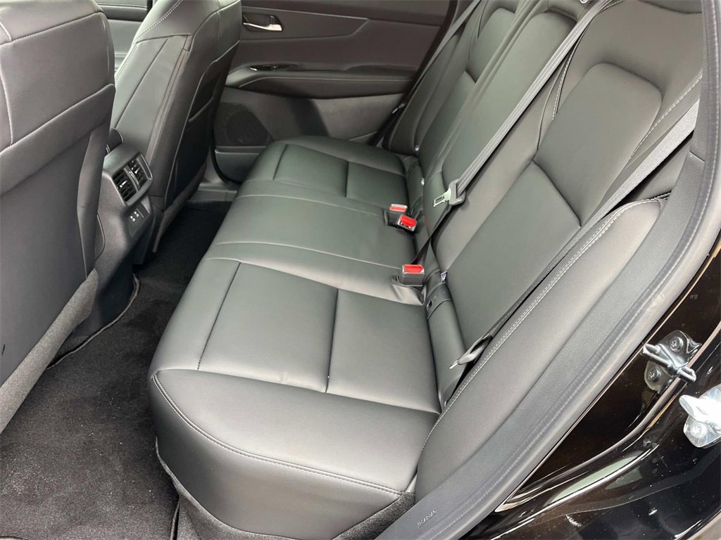Vehicle image 22 of 33
