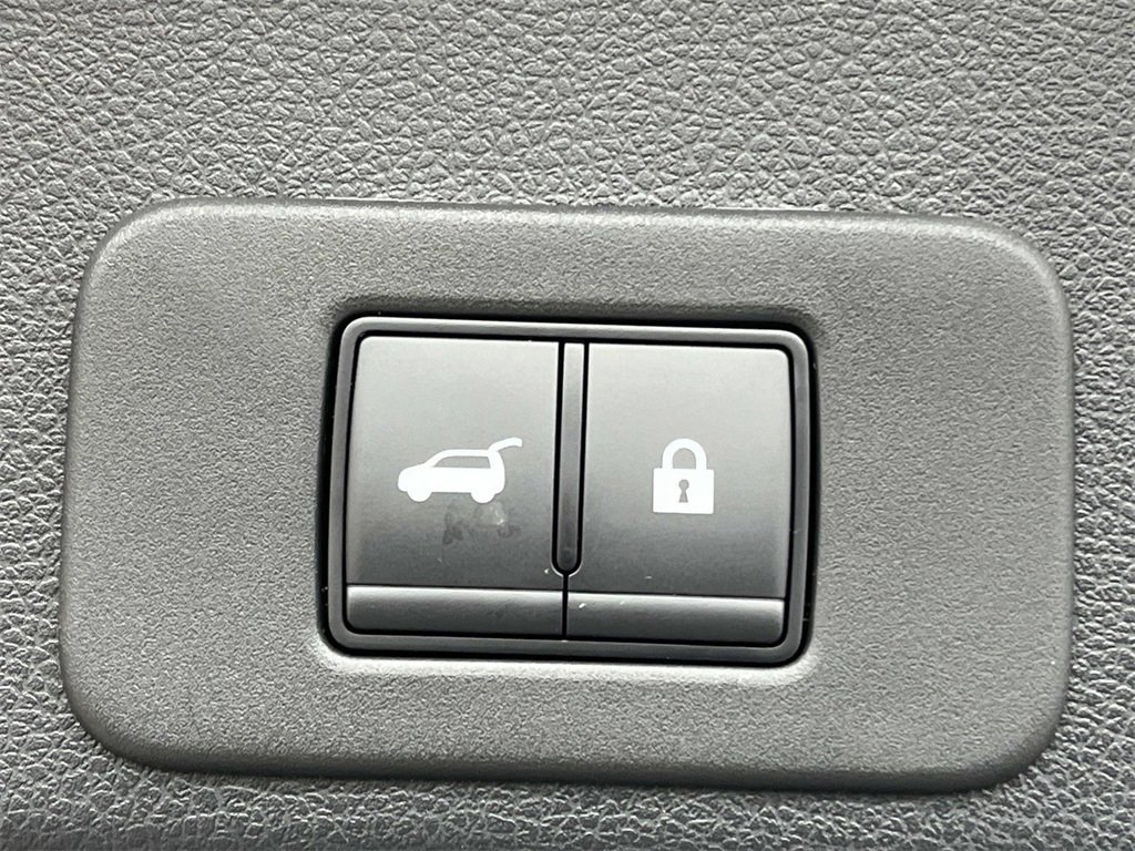 Vehicle image 14 of 33
