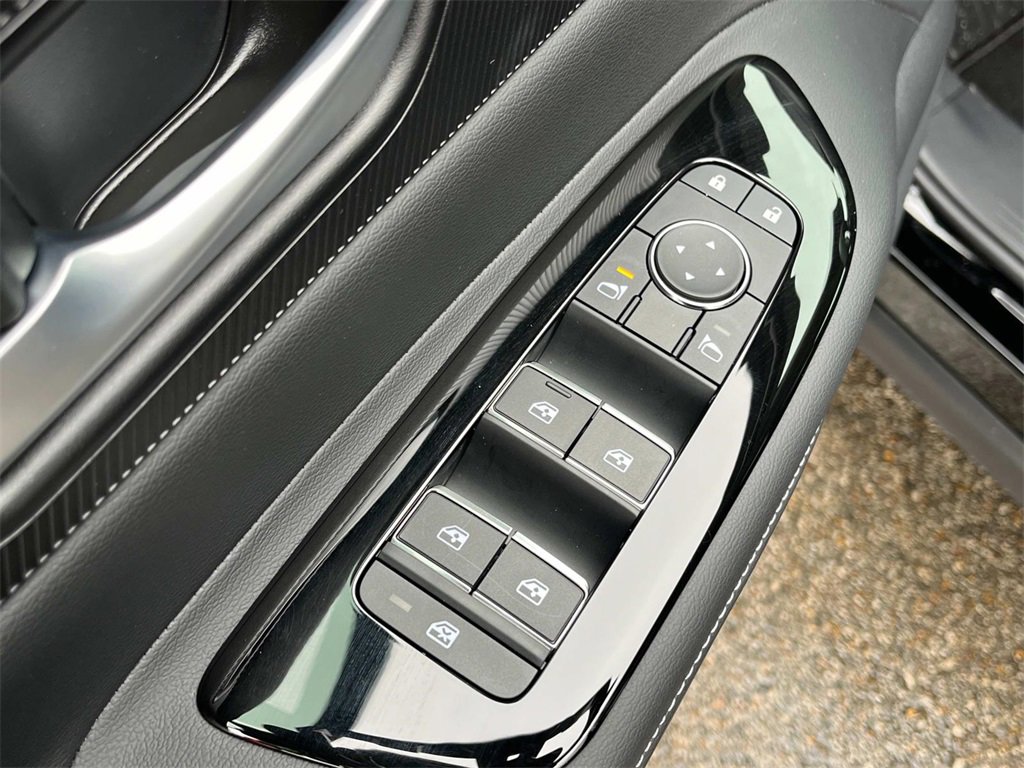 Vehicle image 26 of 33