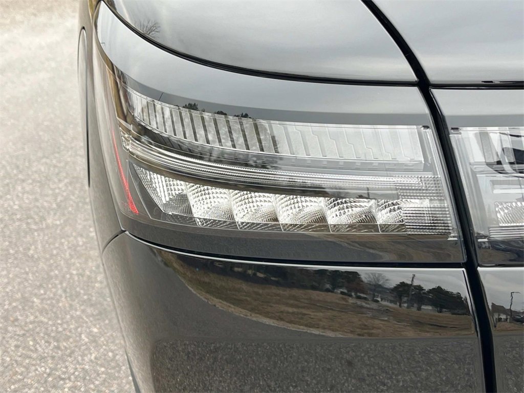 Vehicle image 11 of 33