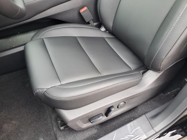 Vehicle image 13 of 26