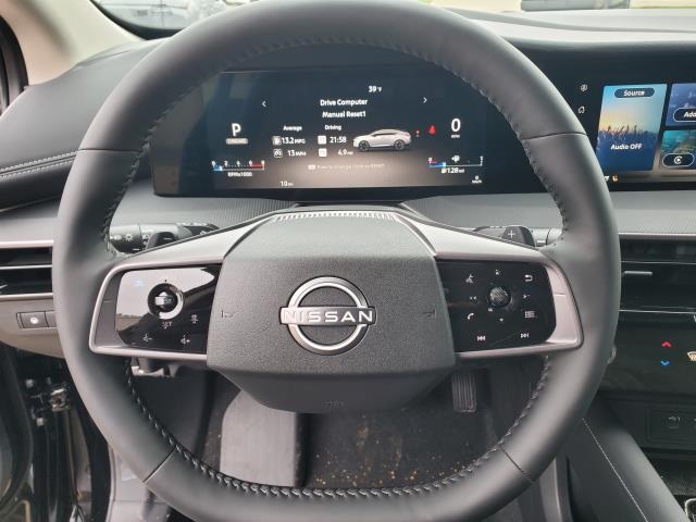 Vehicle image 17 of 26