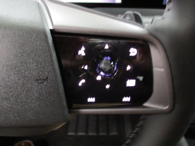 Vehicle image 21 of 31
