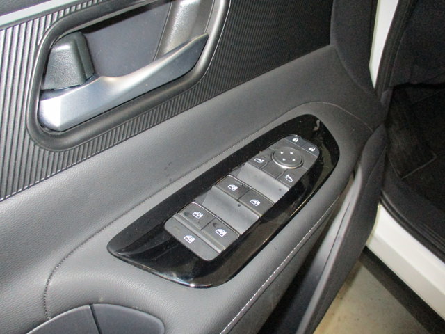 Vehicle image 14 of 31