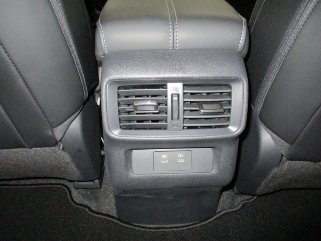 Vehicle image 29 of 31