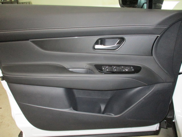 Vehicle image 13 of 31