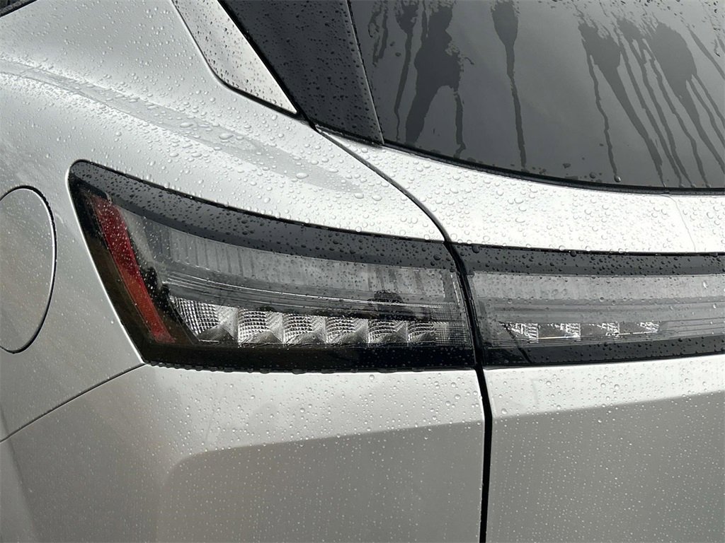 Vehicle image 11 of 35