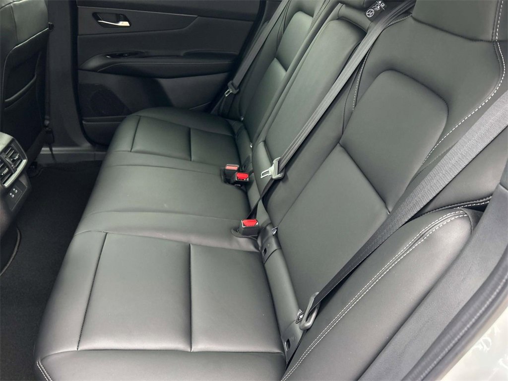 Vehicle image 21 of 35