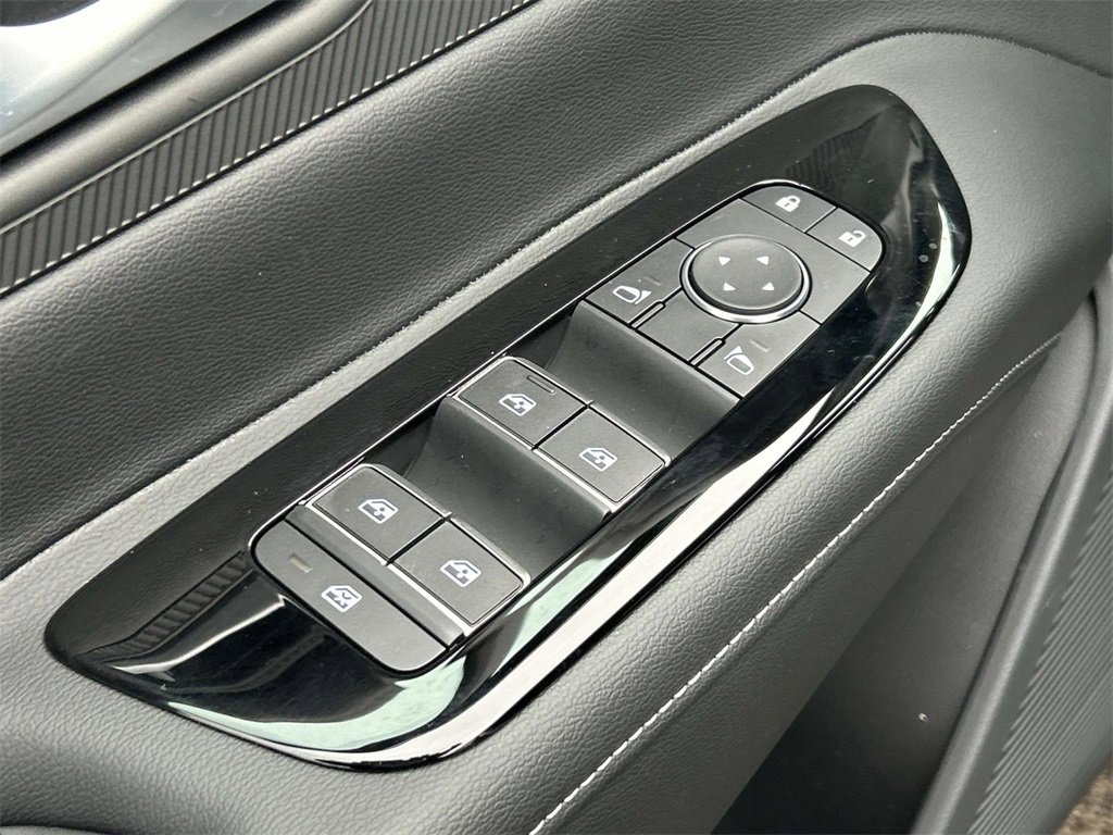 Vehicle image 23 of 35