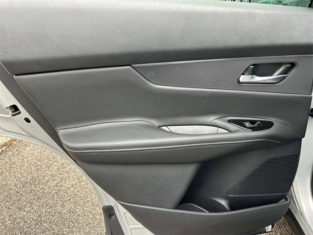 Vehicle image 20 of 35