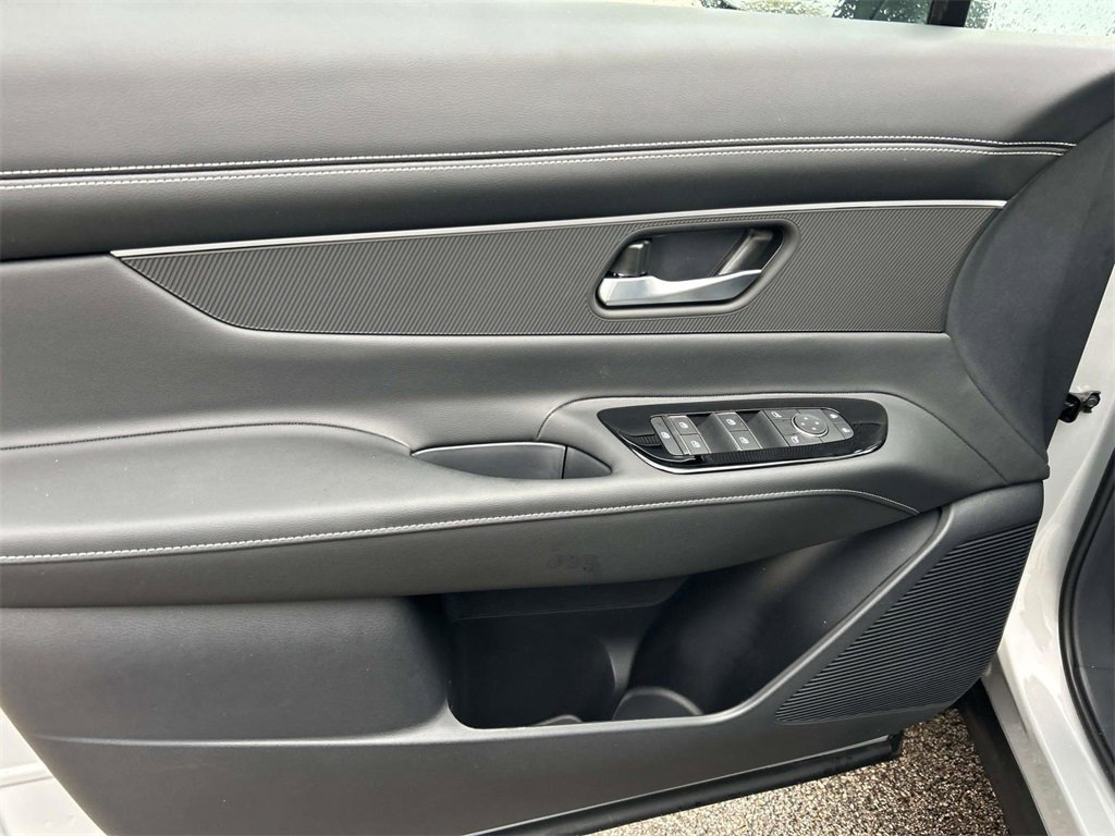 Vehicle image 22 of 35