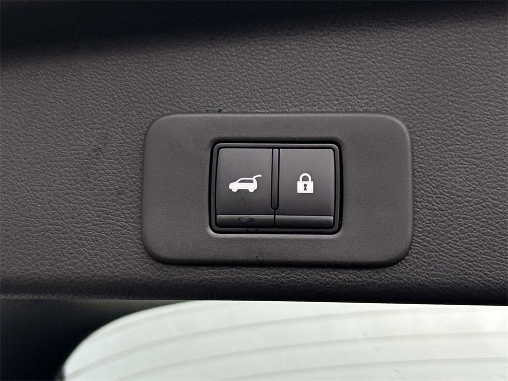 Vehicle image 14 of 35