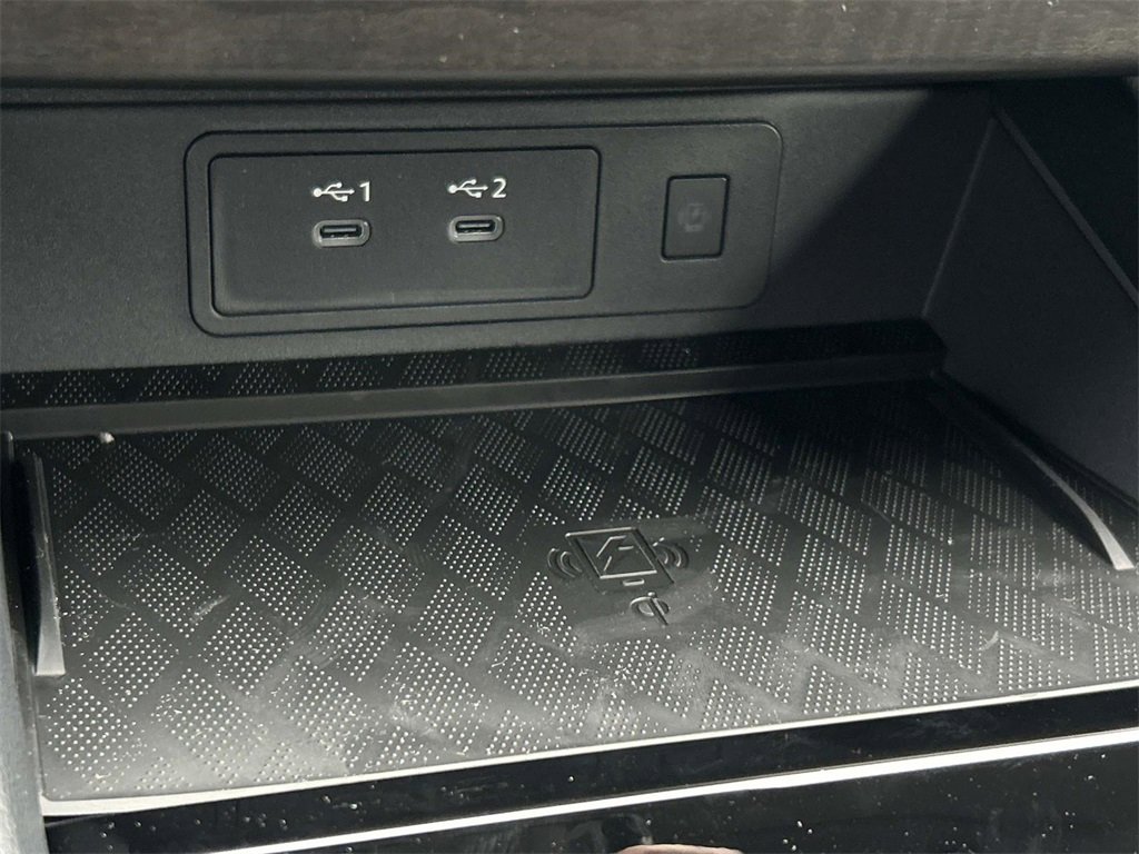 Vehicle image 32 of 35