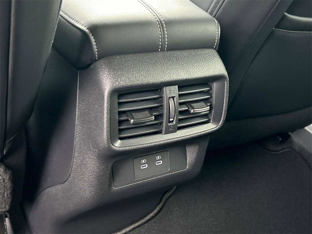 Vehicle image 19 of 35