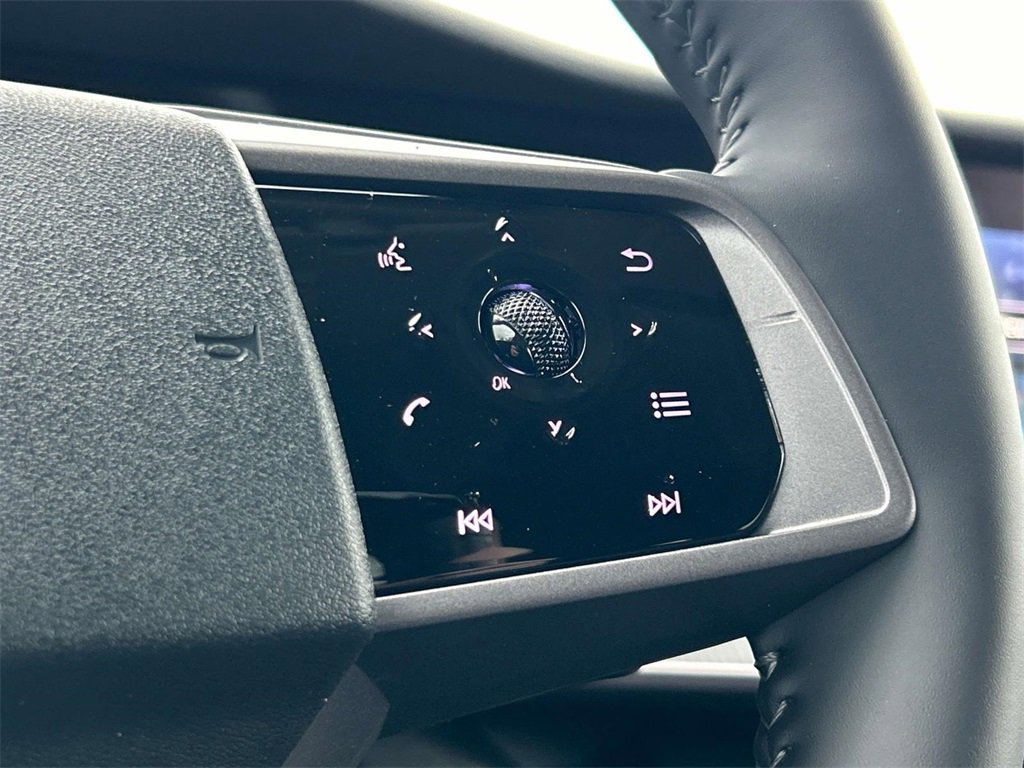 Vehicle image 27 of 35