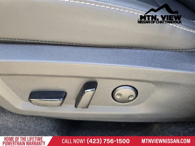 Vehicle image 8 of 18