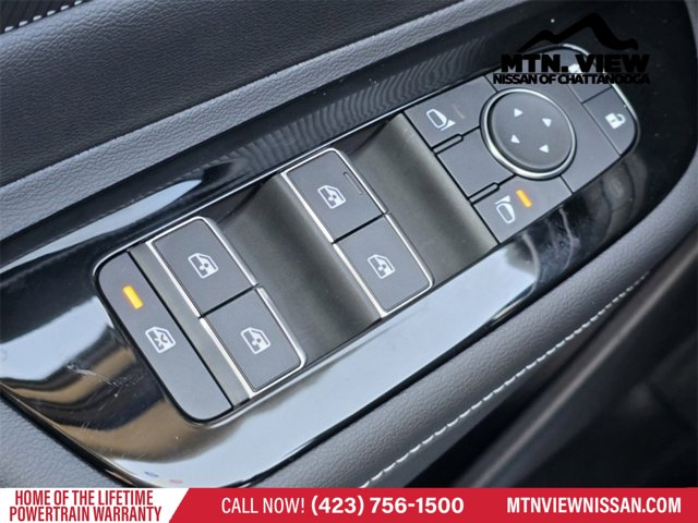 Vehicle image 12 of 18