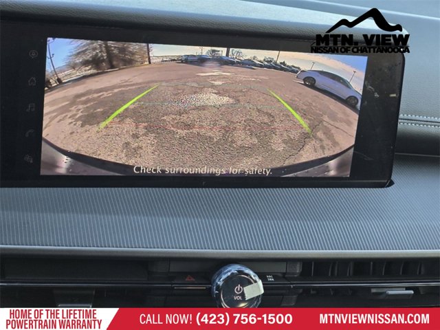 Vehicle image 16 of 18