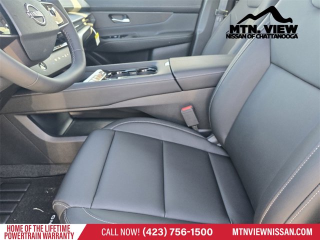 Vehicle image 9 of 18