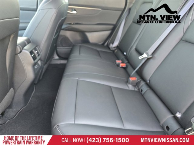 Vehicle image 10 of 18