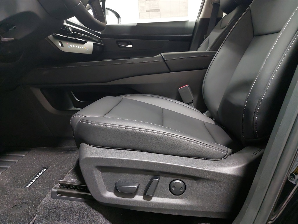 Vehicle image 29 of 35