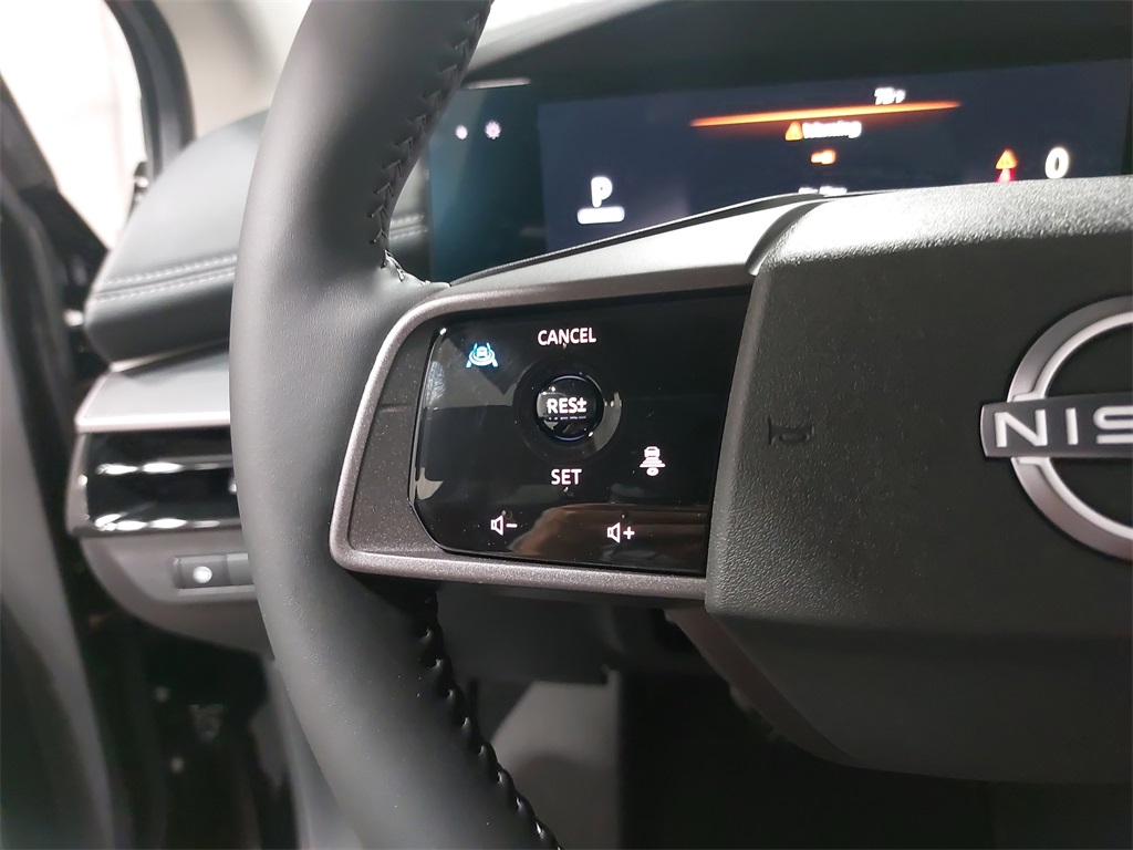 Vehicle image 17 of 35