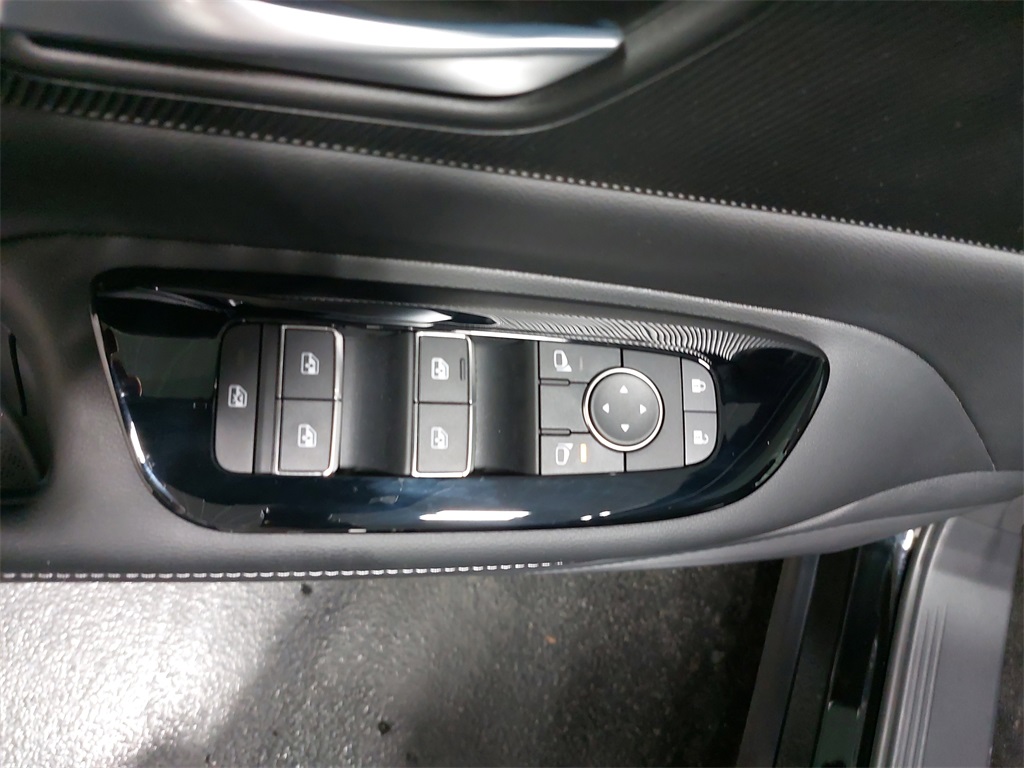 Vehicle image 28 of 35