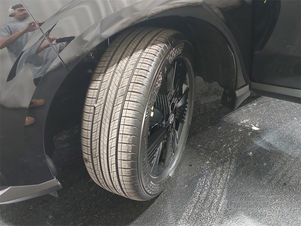 Vehicle image 32 of 35
