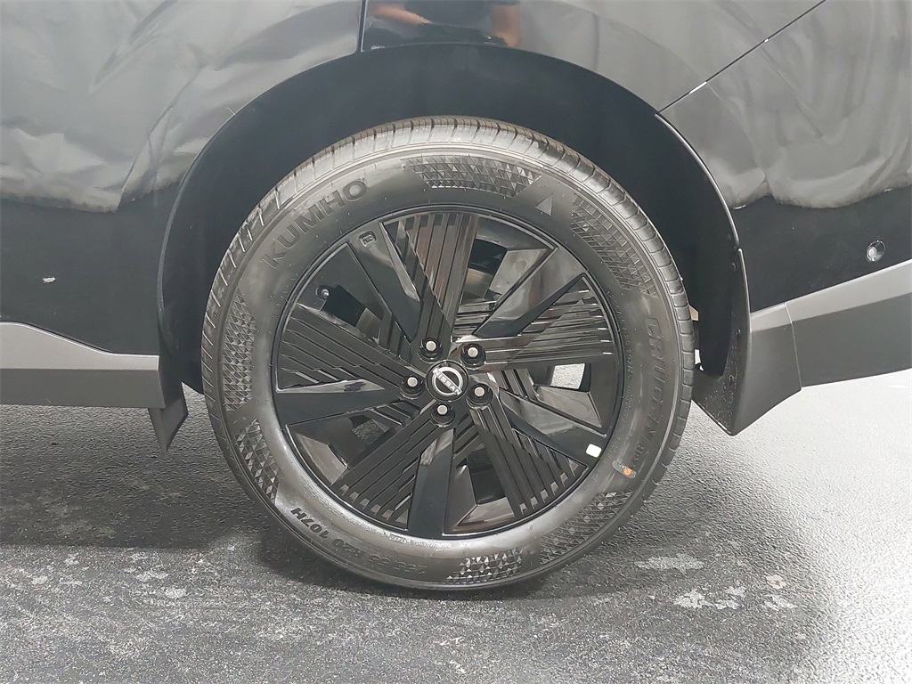 Vehicle image 33 of 35