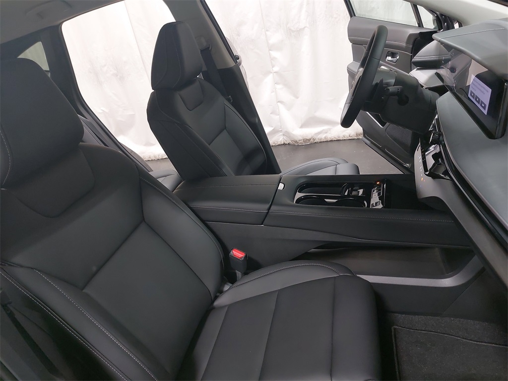 Vehicle image 10 of 35