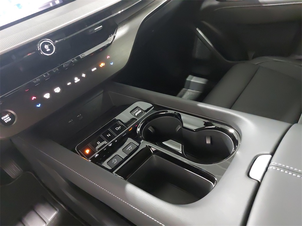 Vehicle image 25 of 35