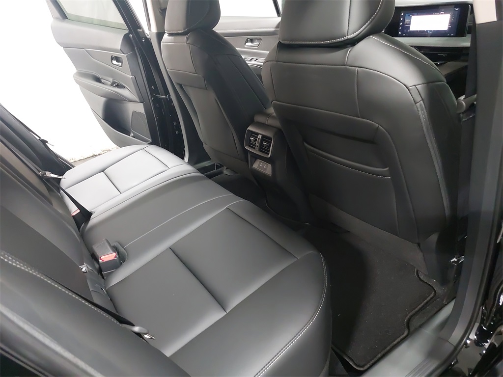 Vehicle image 11 of 35