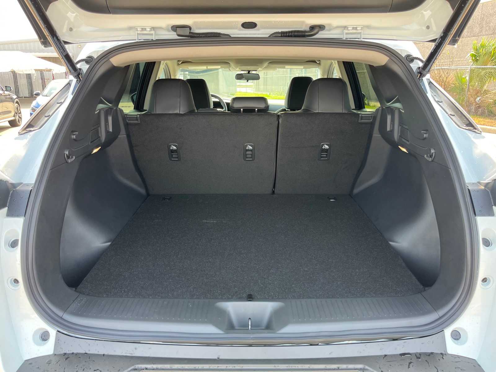 Vehicle image 10 of 22