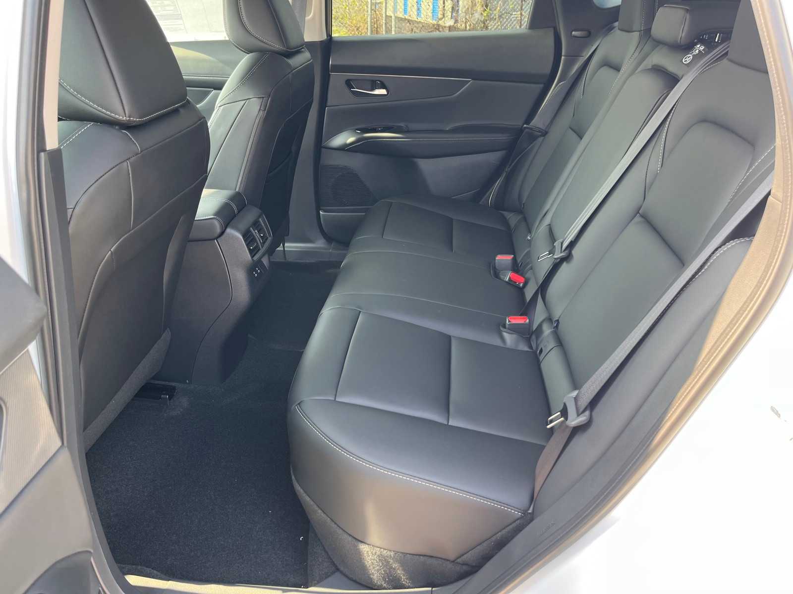 Vehicle image 11 of 22