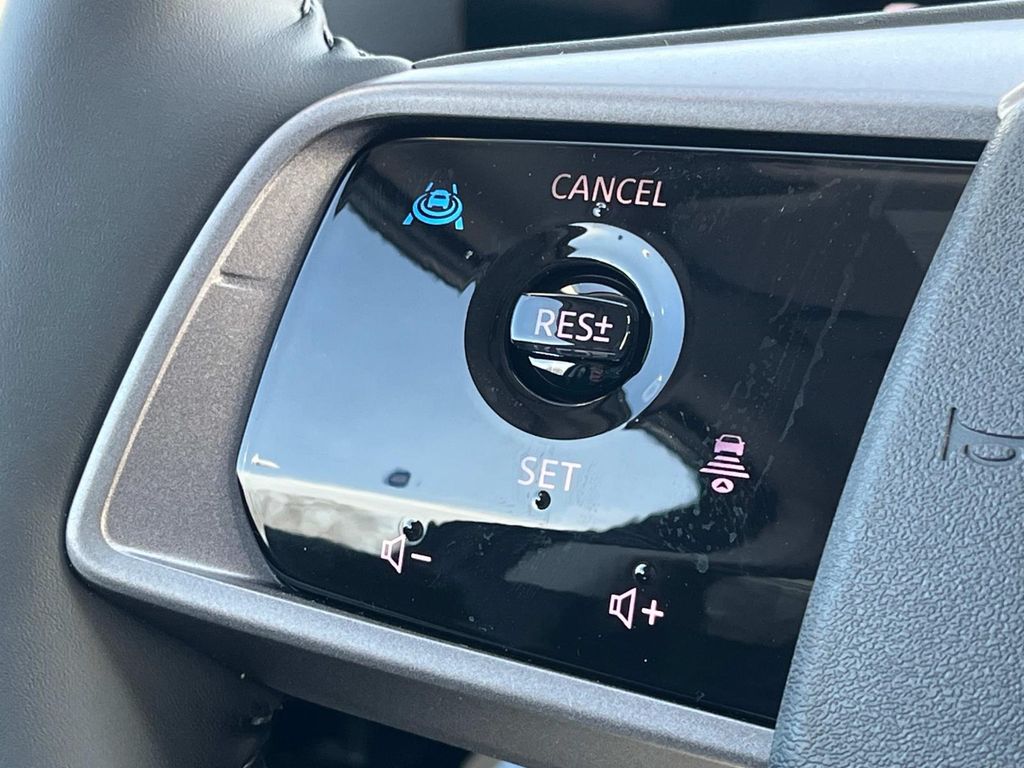 Vehicle image 26 of 34