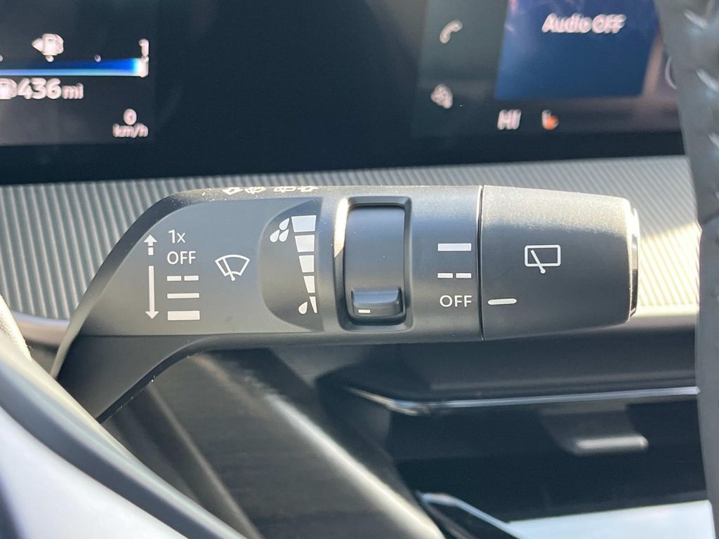 Vehicle image 31 of 34