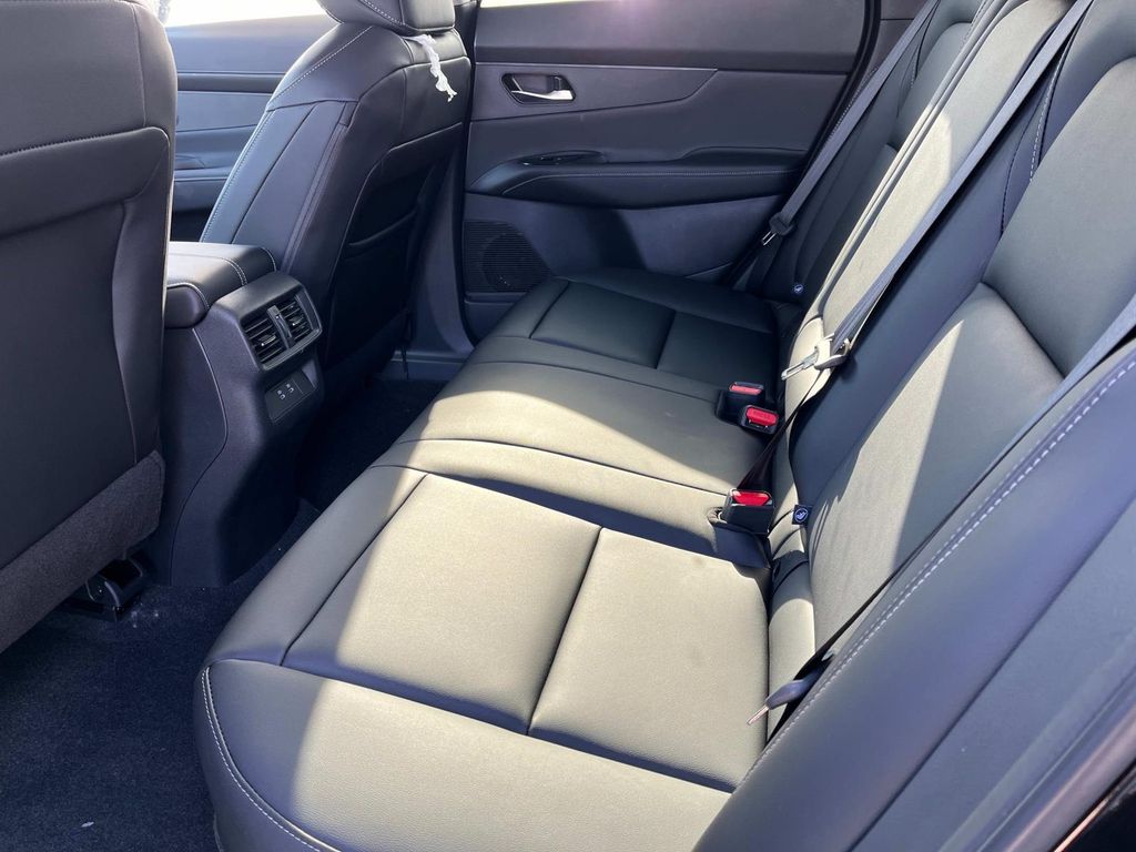 Vehicle image 20 of 34