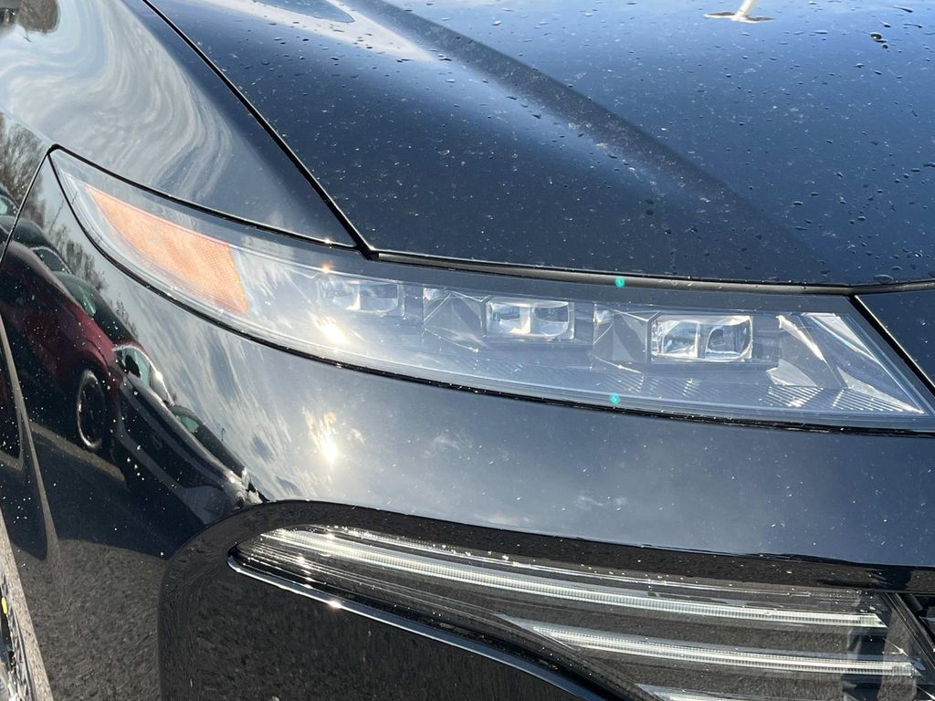 Vehicle image 9 of 34