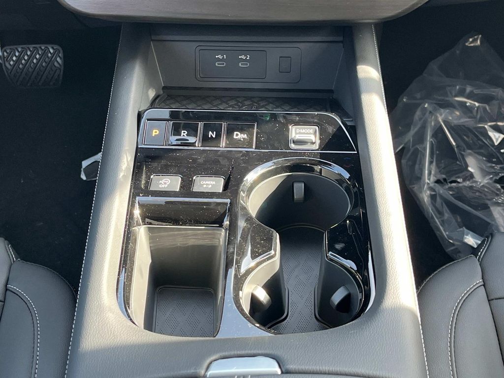 Vehicle image 17 of 34