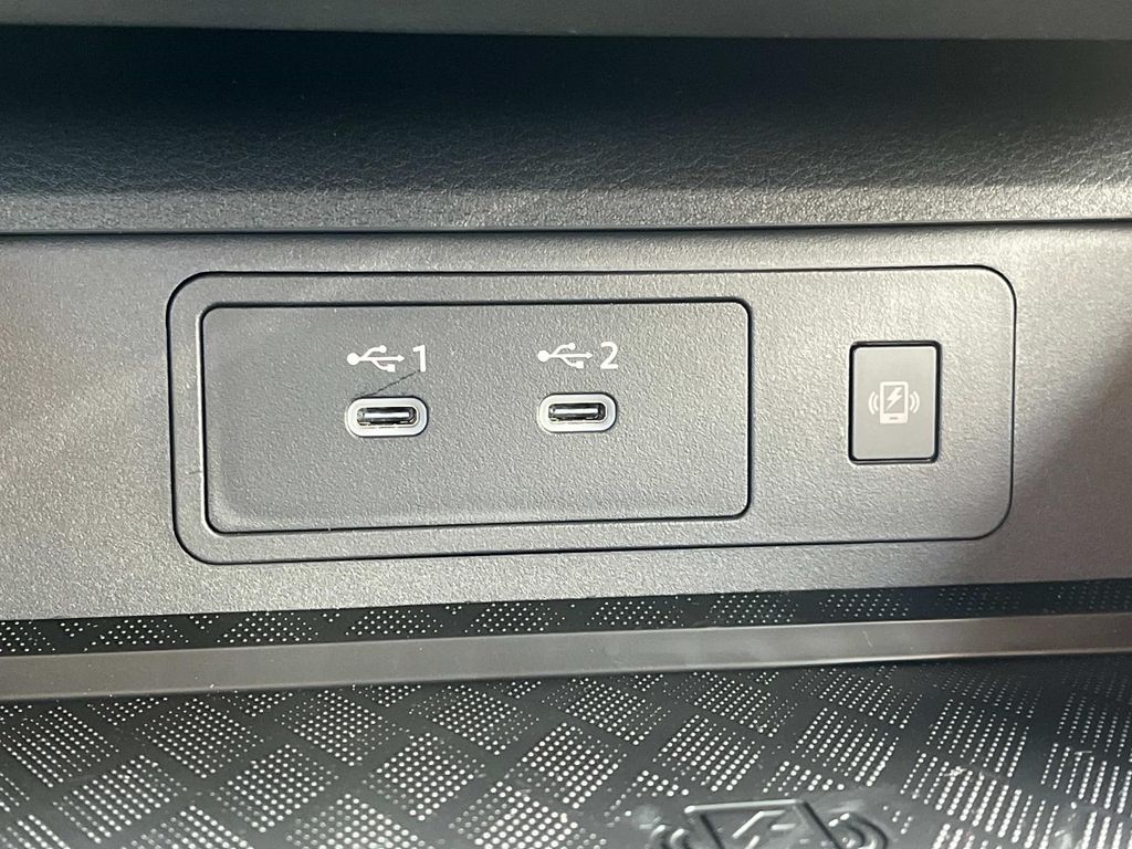 Vehicle image 28 of 34