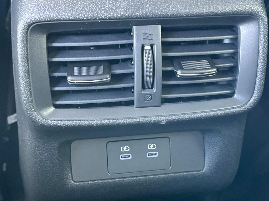 Vehicle image 18 of 34