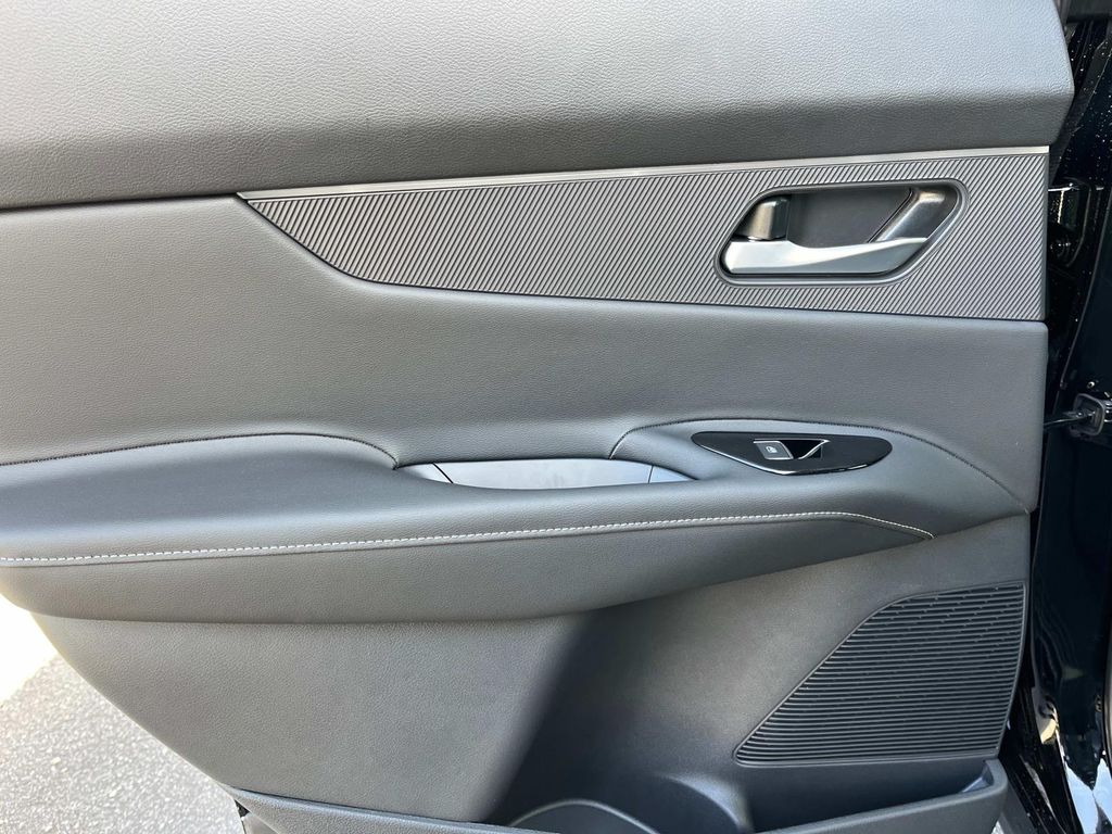 Vehicle image 19 of 34