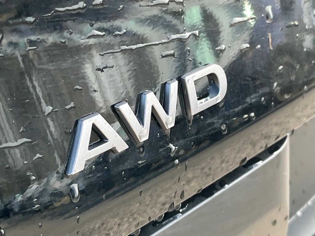 Vehicle image 11 of 34