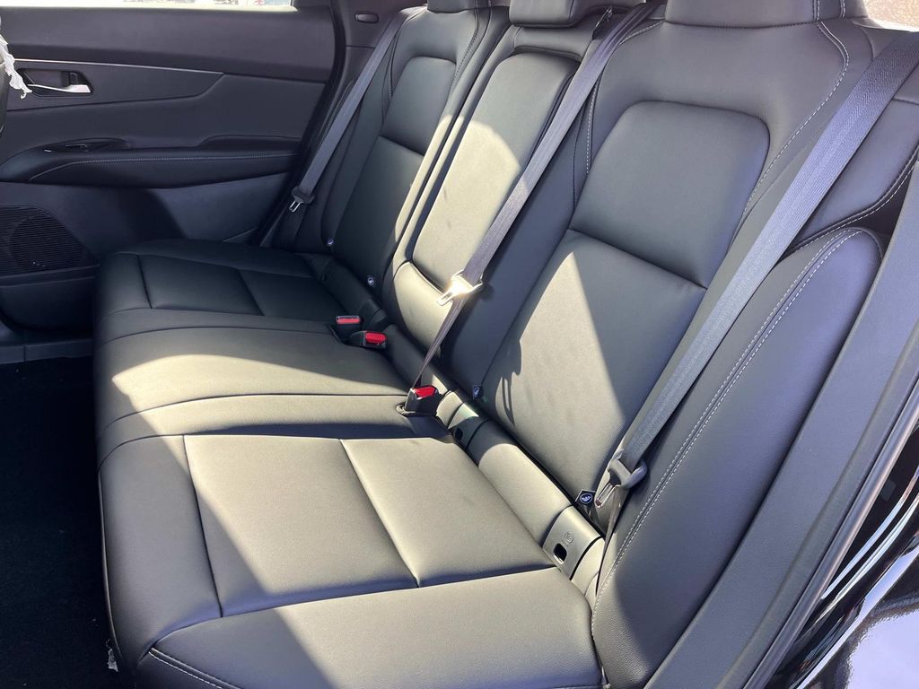 Vehicle image 21 of 34