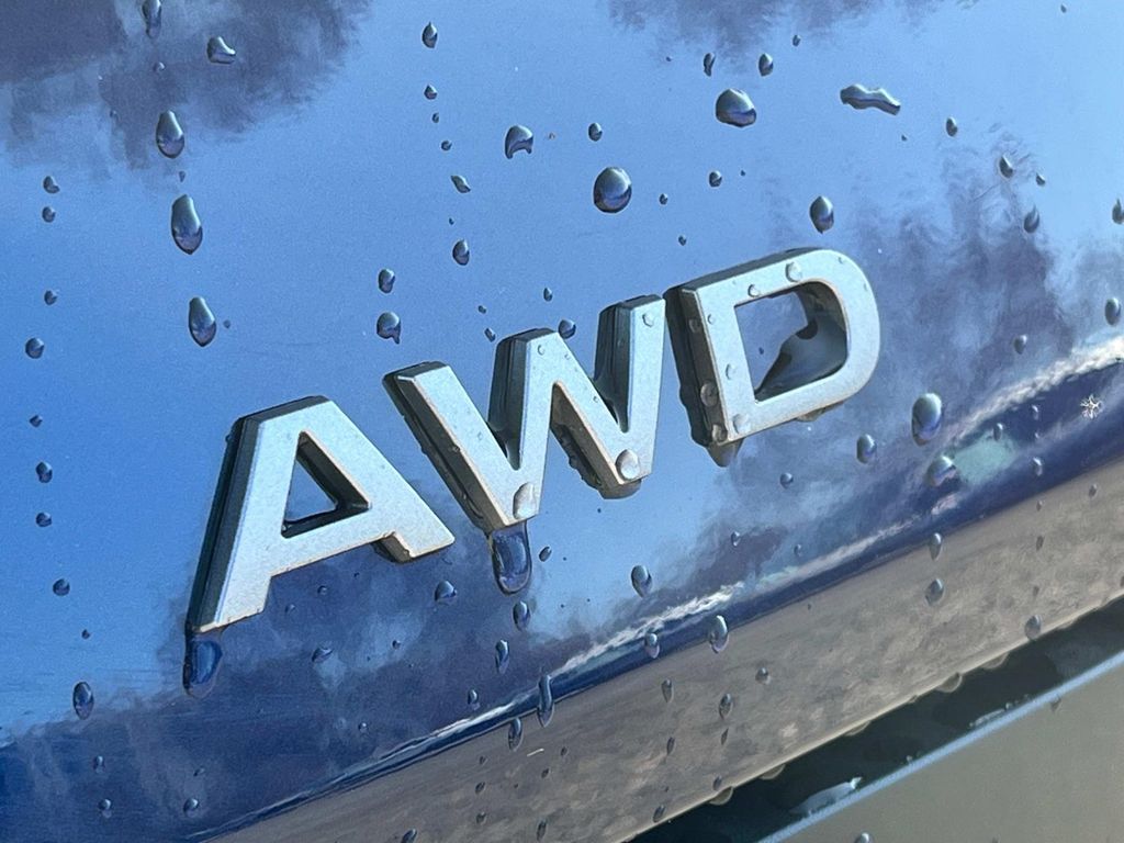 Vehicle image 11 of 32