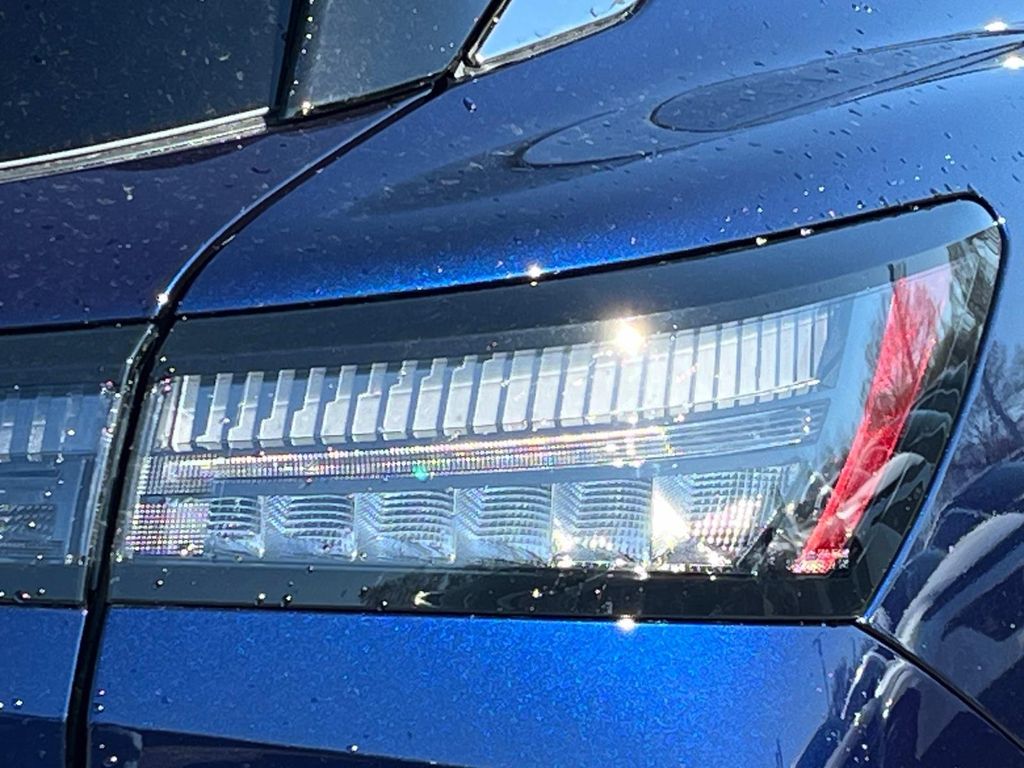 Vehicle image 10 of 32