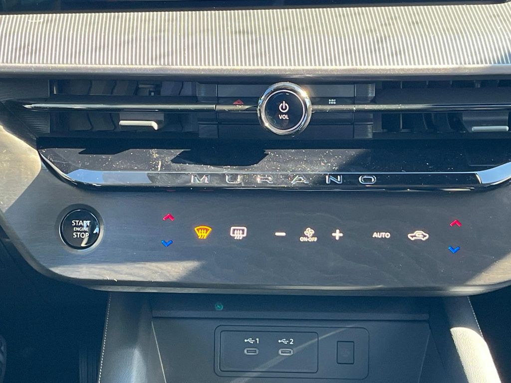 Vehicle image 16 of 32
