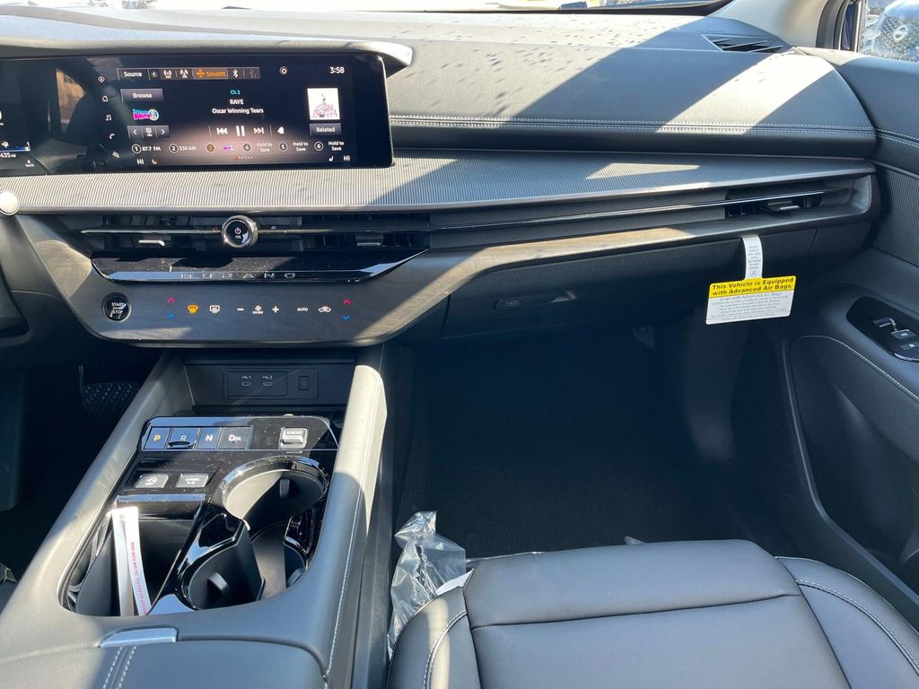 Vehicle image 14 of 32
