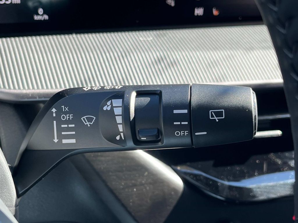 Vehicle image 31 of 32